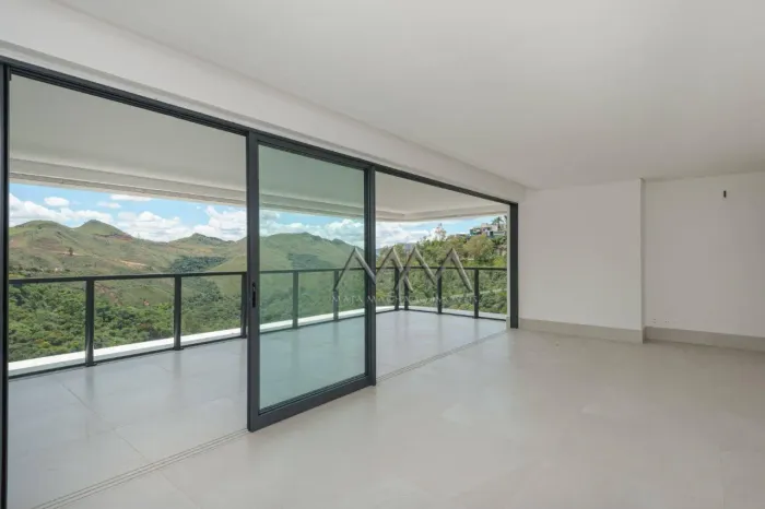 Apartamento à Venda no Vale do Sereno com 4 Quartos.
