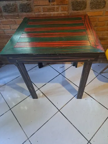 Mesa linda e resistente