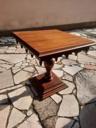 MESINHA DE CENTRO OU DE CANTO DE MADEIRA FINO VERDADEIRA JOIA RARA TODA TEABALHADA 50 X 50