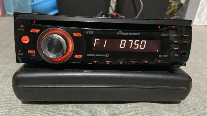 Rádio Automotivo Cd Player Pioneer DEH 1080E (Leia)