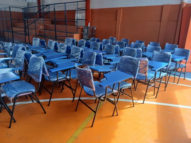 Cadeiras escolares R$ 120