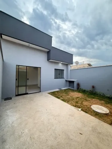 Sobrado três quartos parque das amendoeiras