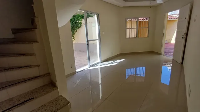 Sobrado com 2 dormitórios para alugar, 80 m² por R$ 2.800,01/mês - Tupi - Praia Grande/SP