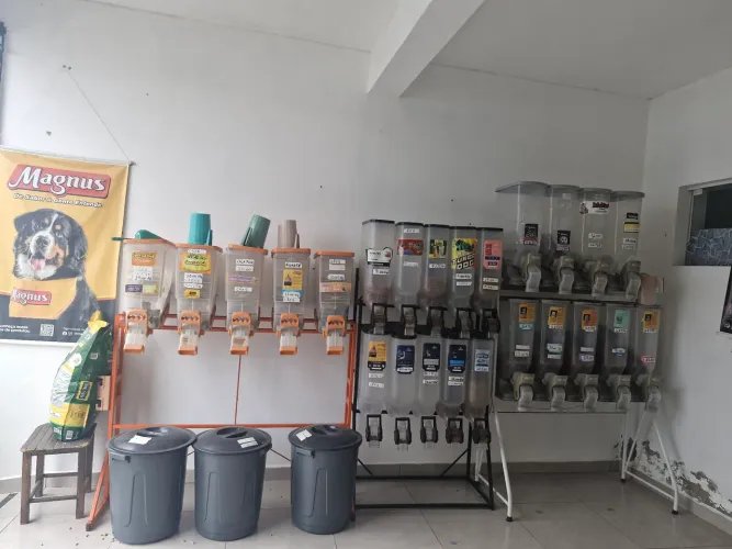 Dispenser para casa de ração 