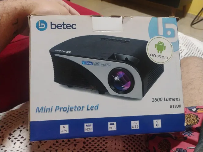 Mini projetor led Betec