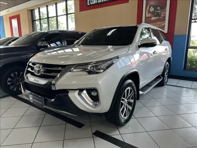 Toyota Hilux SW4 SRX 4X4 2.8 TDI 16V Dies. Aut. 2019