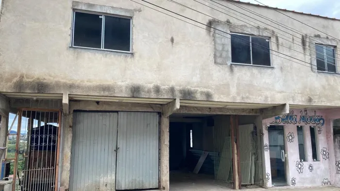 Casa em Construção leia o anúncio