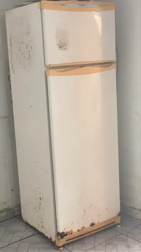 Geladeira para conserto