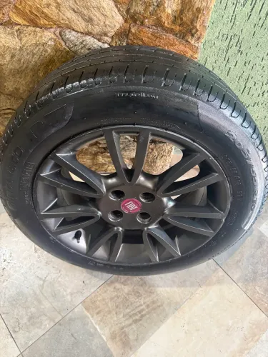 Roda aro 16 Fiat bravo  Pneu 205/55/16 pirelli p7 em ótimo estado  