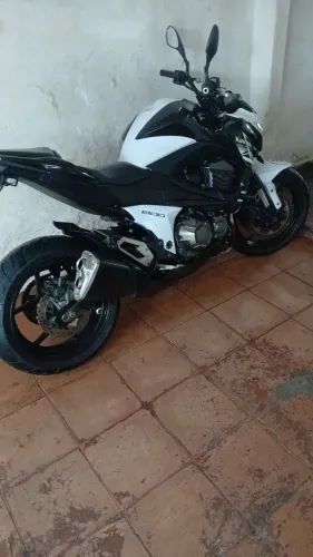 KAWASHAKI Z800 BRANCO ANO 2013