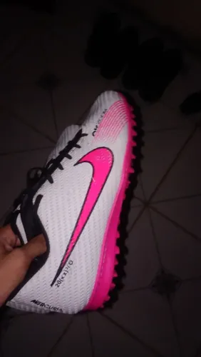 Chuteira Nike Mercurial Society.