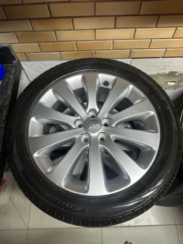 Rodas com pneus aro 17 originais cruze Chevrolet furação 5x105