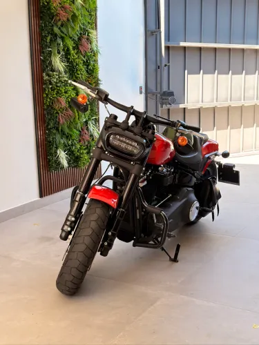 ?Harley Fat Bob | 18 mil km | Acessórios | Impecável?.
