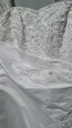 Vendo Vestido de noiva Tafetá bordado