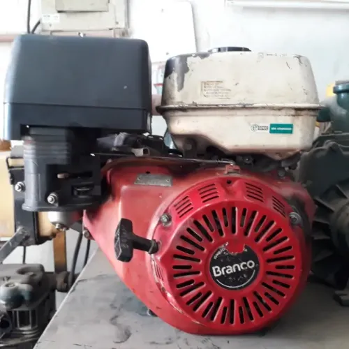 Motor a gasolina de 13 HP usado em bom estado. Marca Toyama ou Branco. Partida retrátil,