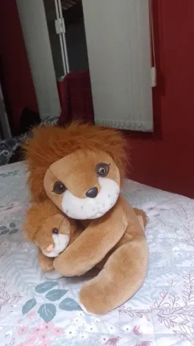 Pelúcia leão com filhote