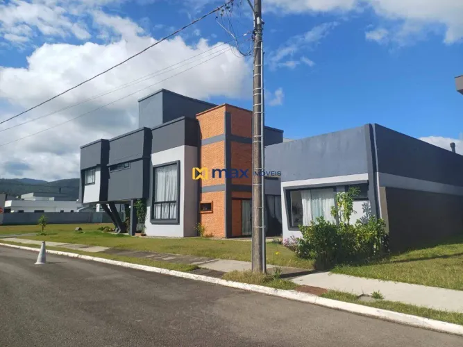Venda: Casa no condominio Caledônia Área 3 - Camboriú.