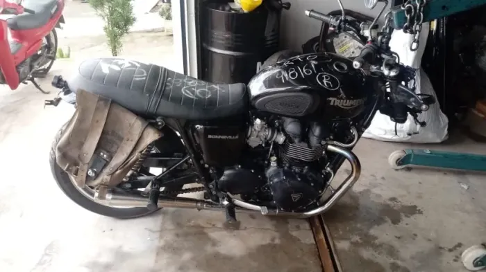 Sucata de moto para venda de peças Triumph bonneville t100 2009 2010 