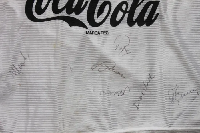 Camisa Santos autografada Pelé e campeões