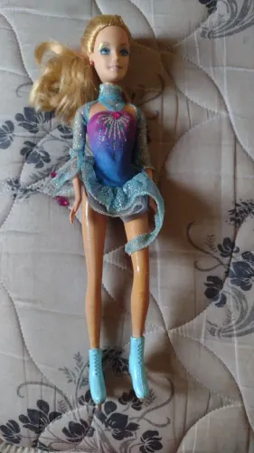 Boneca Barbie patinadora