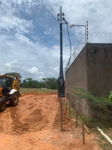 Poste padrão completo 