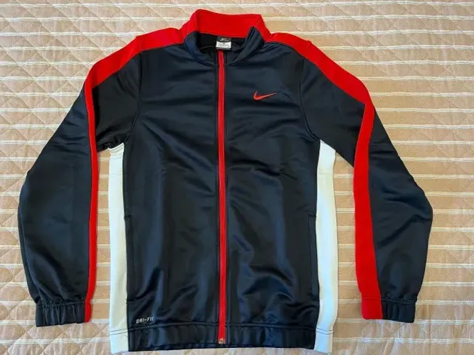 Jaqueta Nike | Modelo: track jacket) com tecnologia Dri-FIT