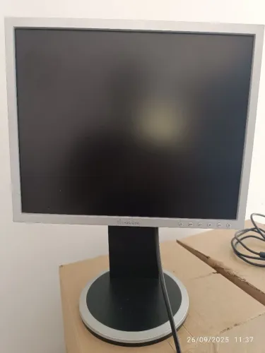 Monitor 14", LCD de vídeo positivo com regulagem de altura