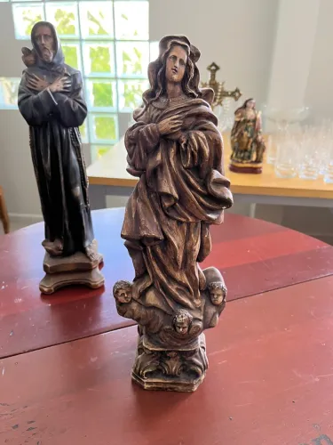 Escultura religiosa em gesso