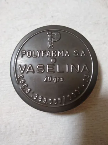 Latinha vaselina polifarma antiga