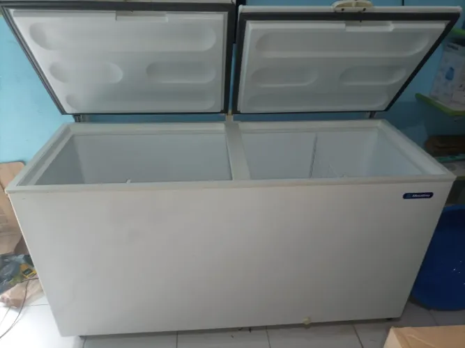 Freezer horizontal branco em perfeito estado. Whatsapp *
