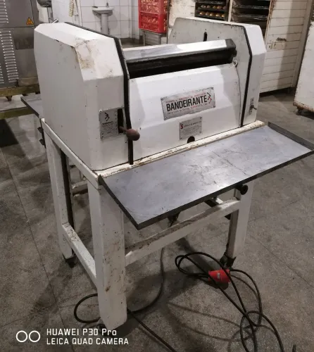 Modeladora de pães bandeirantes 