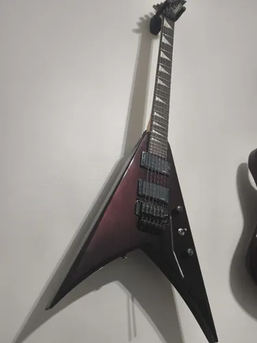 Jackson flying v Japonesa Kv2 (mogno)