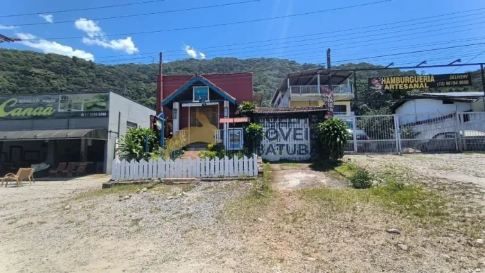 Casa a venda com 6 dormitórios - Praia da Enseada - Ubatuba - SP Cerca de 100mts até a pra