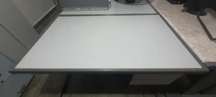 Mesa básica para escritório Padrão