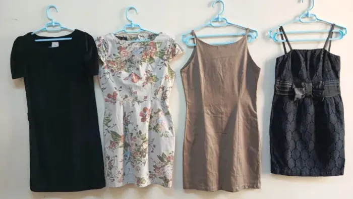 LOTE C/4 VESTIDOS P EM EXCELENTE ESTADO