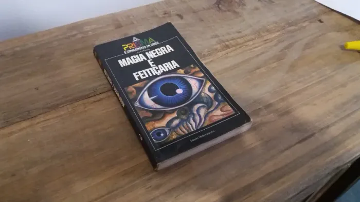 Livro Magia Negra E Feitiçaria