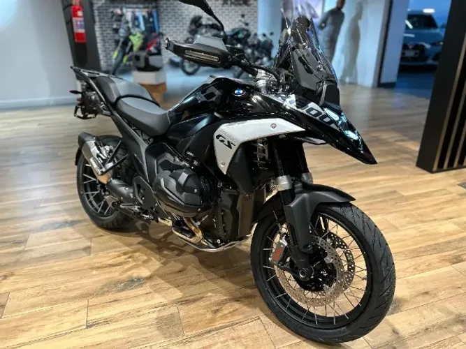 BMW R 1300 GS TRIPLE BLACK 2025 - ELEGÂNCIA E PERFORMANCE EM UMA SÓ MOTO