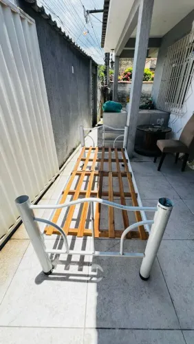 Cama de solteiro de ferro