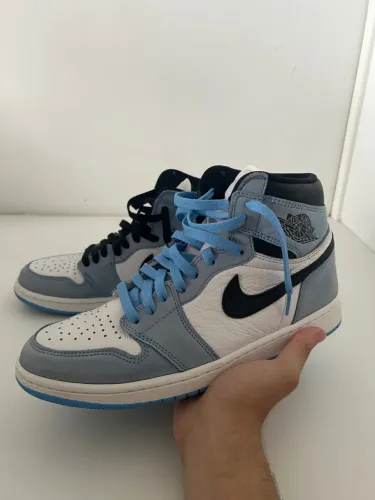 Air Jordan 1 High University Blue