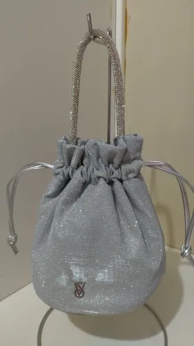 Bolsa de mão prateada com brilho - Victoria's Secret