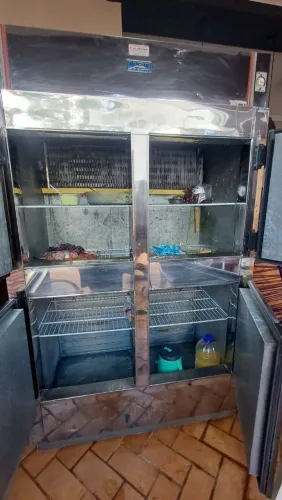 Geladeira Comercial em Aço Inox