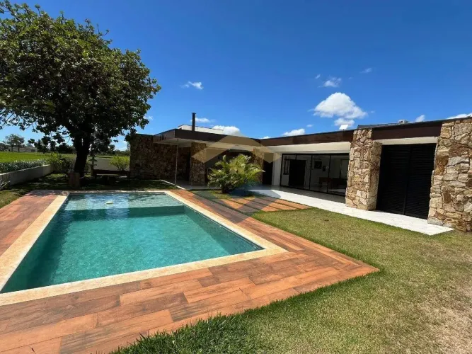 Casa em Condomínio p/ Venda c/ 180m², 3 Suítes, Sala, Cozinha, Área Gourmet, Piscina, Quin