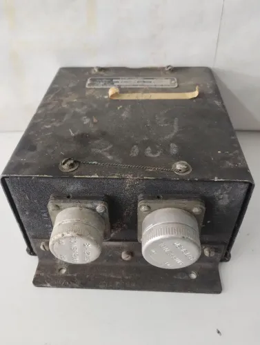 Módulo eletrônico que inclui conectores da marca amphenol ) padrão militar/sistema aviaçao