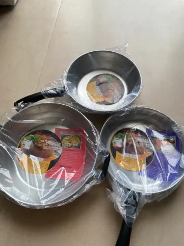 Conjunto de frigideiras e assadeira 