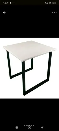 Mesa de centro moderna com design minimalista