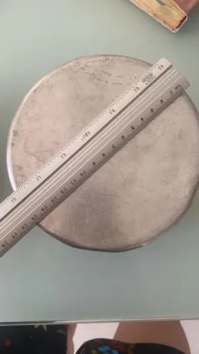 Forma de bolo de alumínio redonda pequena 15cm de diâmetro.