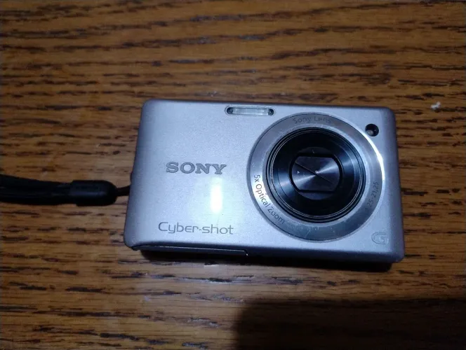 Câmera Digital Sony Cyber-Shot, ler anuncio