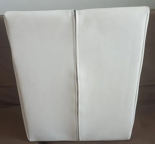 Triângulo de Apoio para Pernas e Joelhos com Capa - Mais Conforto no Seu Descanso ?<br>