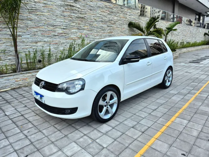 Volkswagen Polo 1.6 Mi/s.ouro 1.6 MI Tot.flex 8V 5P 2013