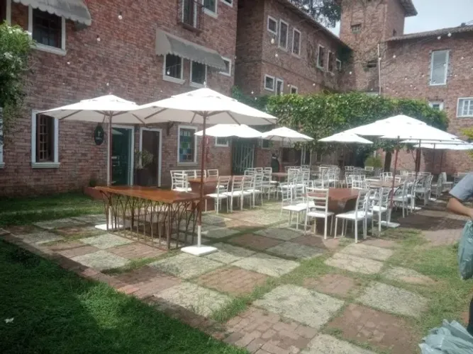 Aluguel de Ombrelone Branco 2,40m - Ideal para Bares, Restaurantes e Eventos